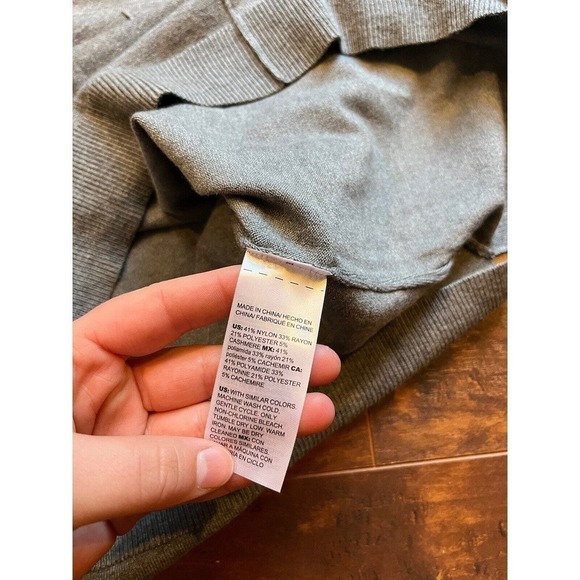 Chicos Cashere Blend Long Sleeve Pull Over Crew Neck Soft Cozy Simple Sweater M - Picture 5 of 6